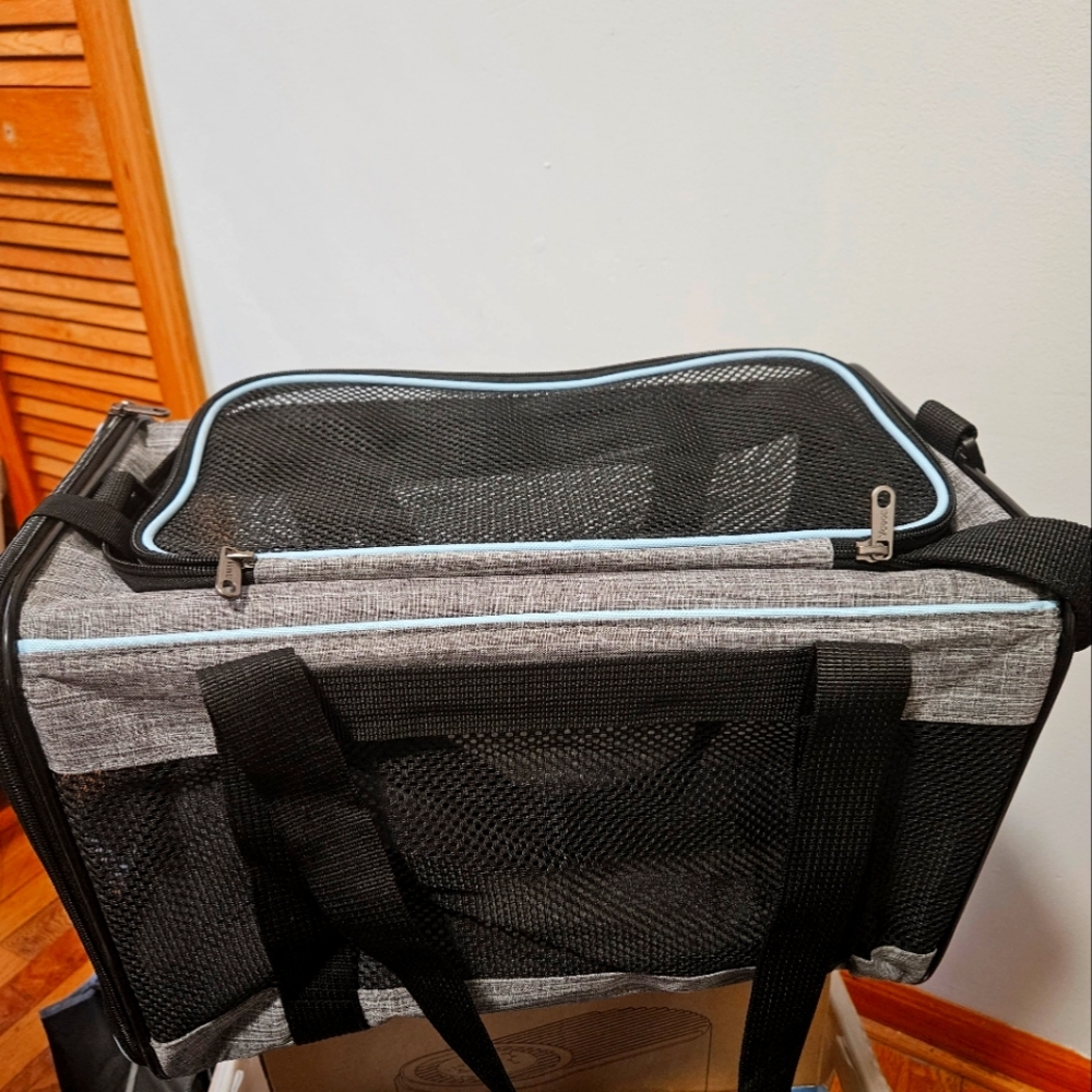 Pet carrier